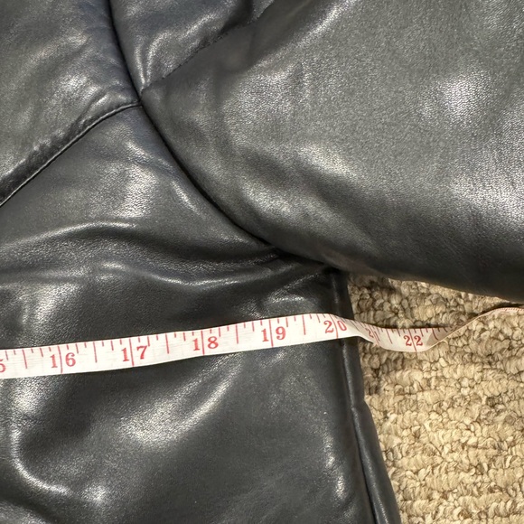 🚨SOLD🚨Walter Baker Black Leather Puffer Jacket with High Collar/Chevron Pattern - Picture 6 of 6